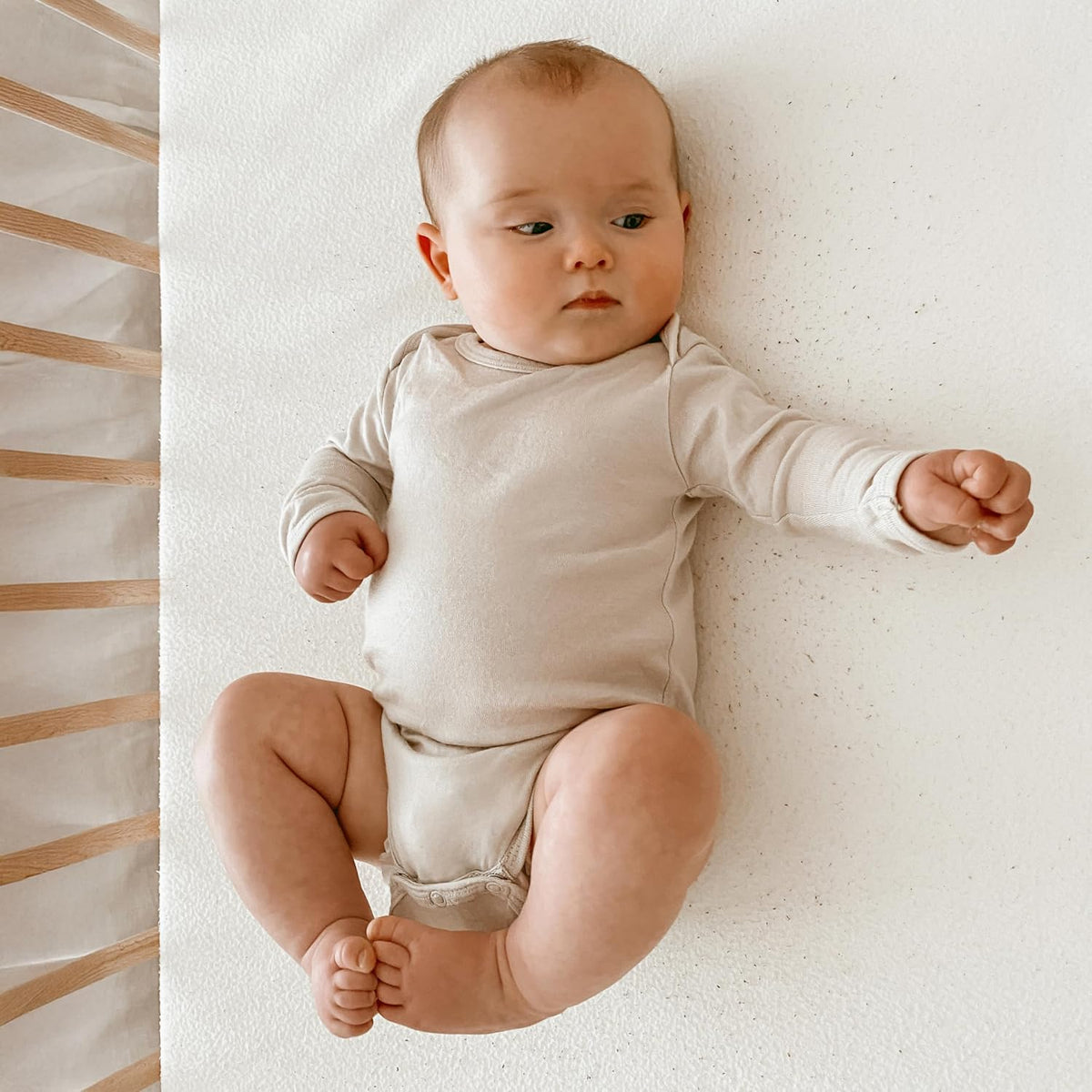 100% Superfine Merino Wool Baby Bodysuit - Long Sleeve Bodysuit for Boy and Girl - Tagless Neck Bodysuit for Unisex