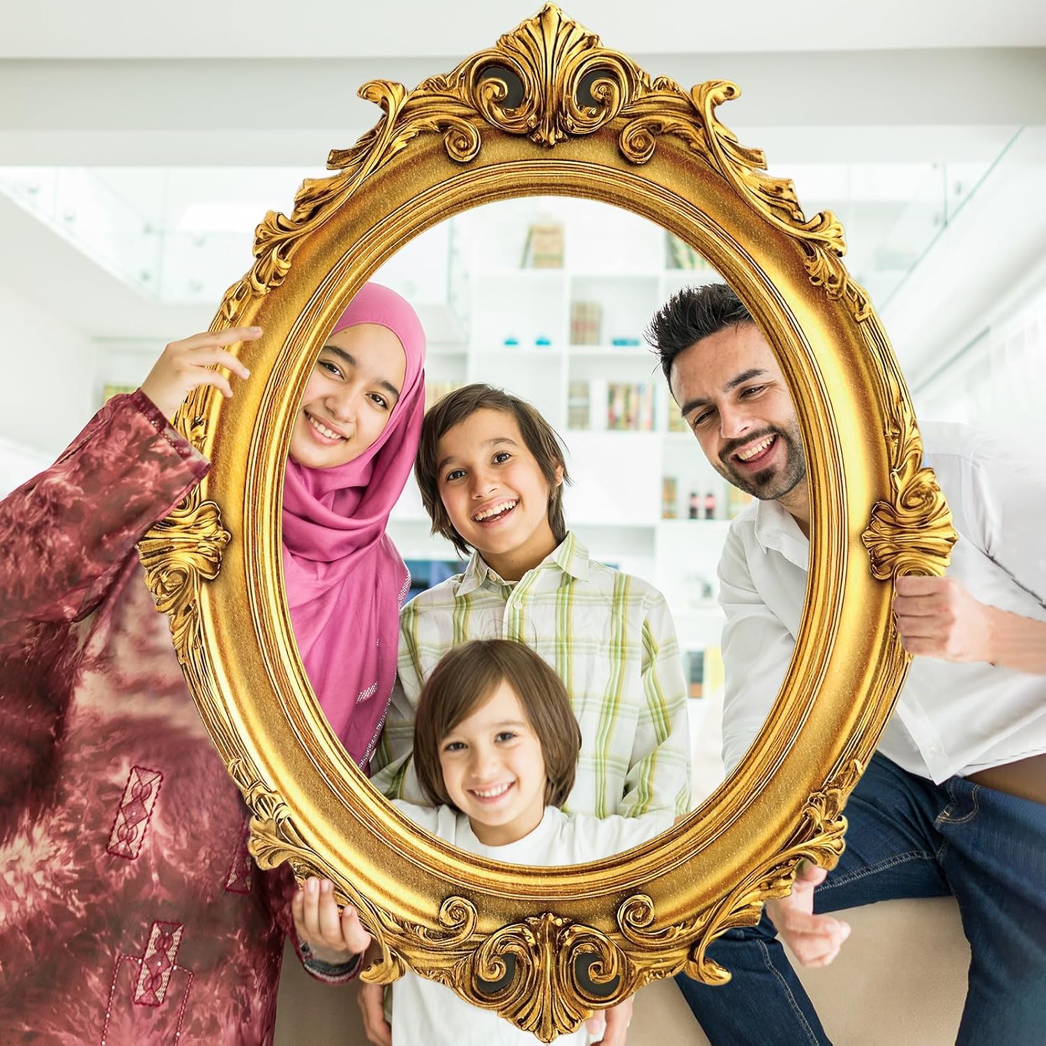 Large Photo Booth Props 31.5*23.62 Inch Gold Picture Selfie Frame Vintage Photo Round Frame Creative Friends Party