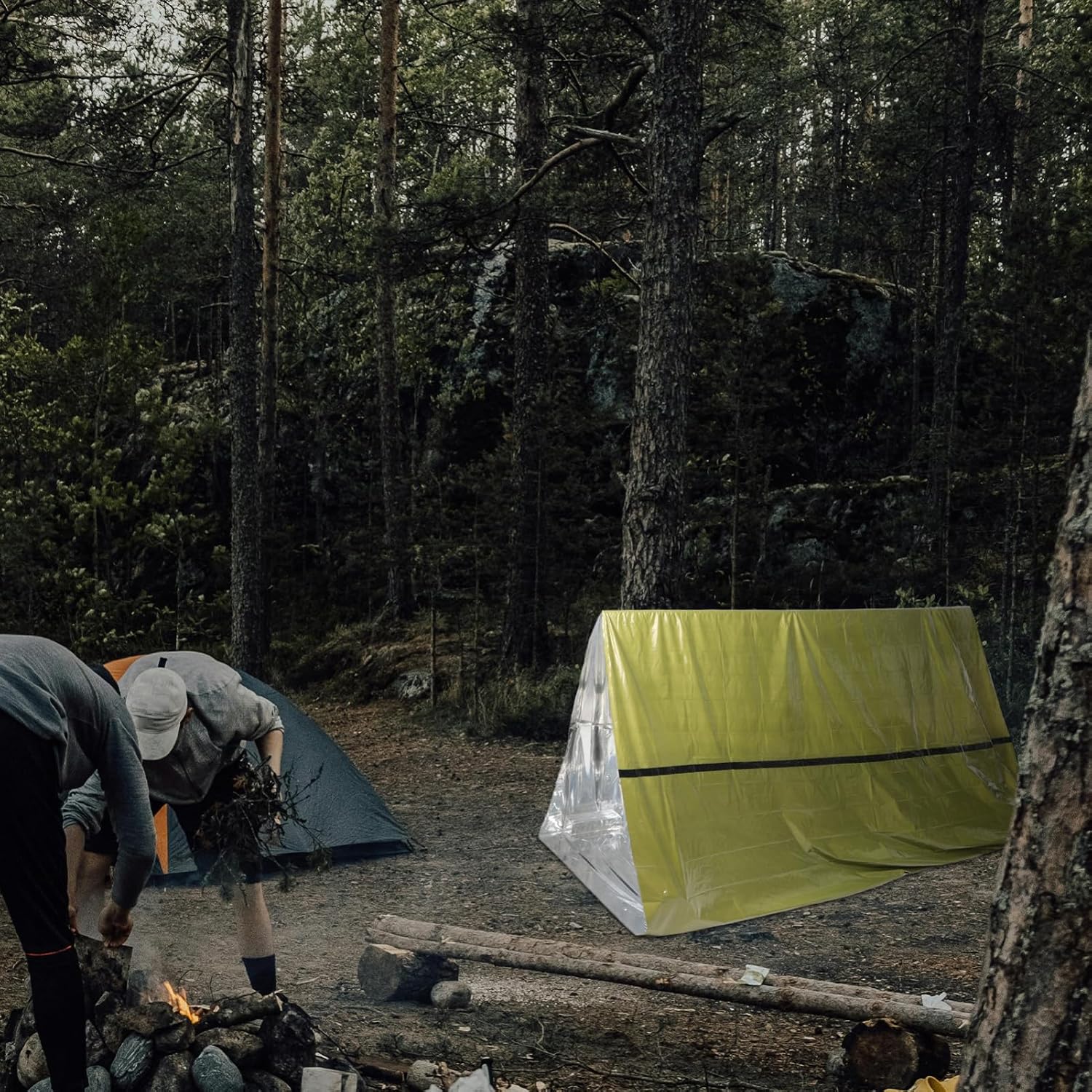 1pc Emergency Shelter Tent Thermal Insulation Outdoor Survival Tent for Camping and Hiking Lightweight and Portable
