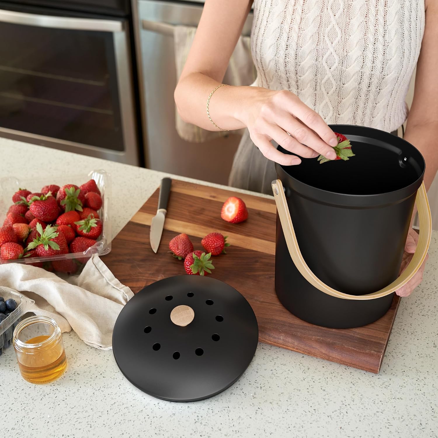 Beautiful Kitchen Compost Bin with Smell Proof Lid - Rust Proof and Odorless Compost Bucket for Your Countertop with