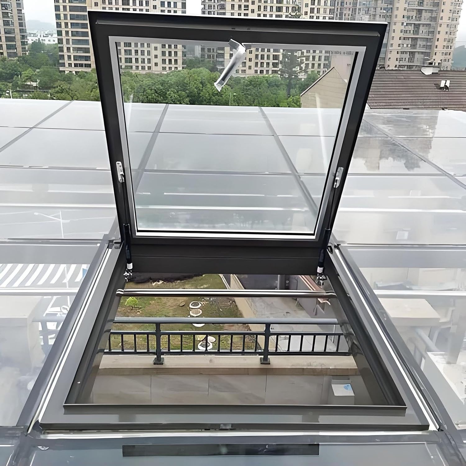 Skylight Roof Window, Sloped Flat Roof Lighting Well for Indoor Attic, Manual Venting Double-Layer Tempered Glass