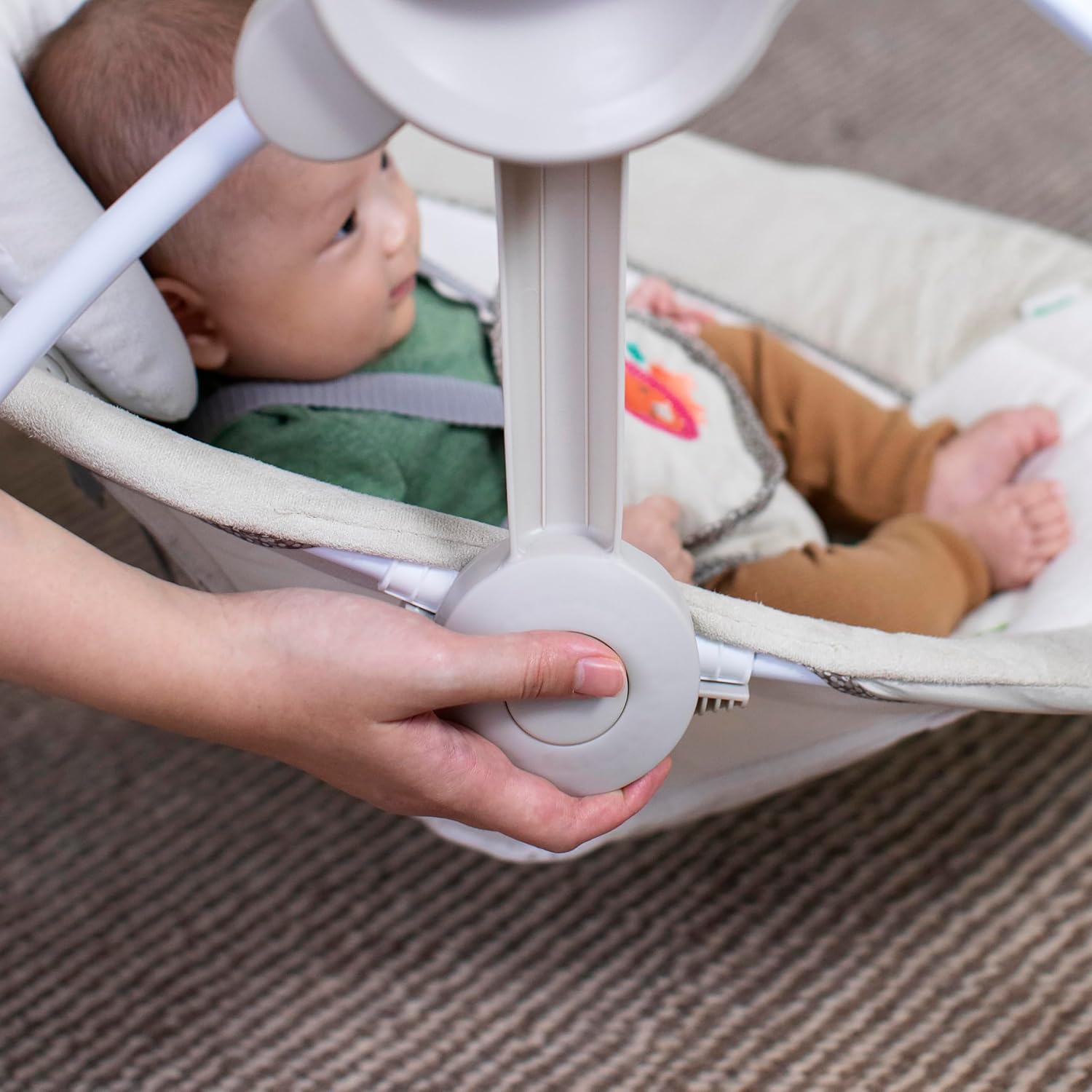 Soothe 'n Delight Compact Portable 6-Speed Plush Baby Swing with Music, Folds Easy, 0-9 Months 6-20 lbs (Cozy Kingdom)