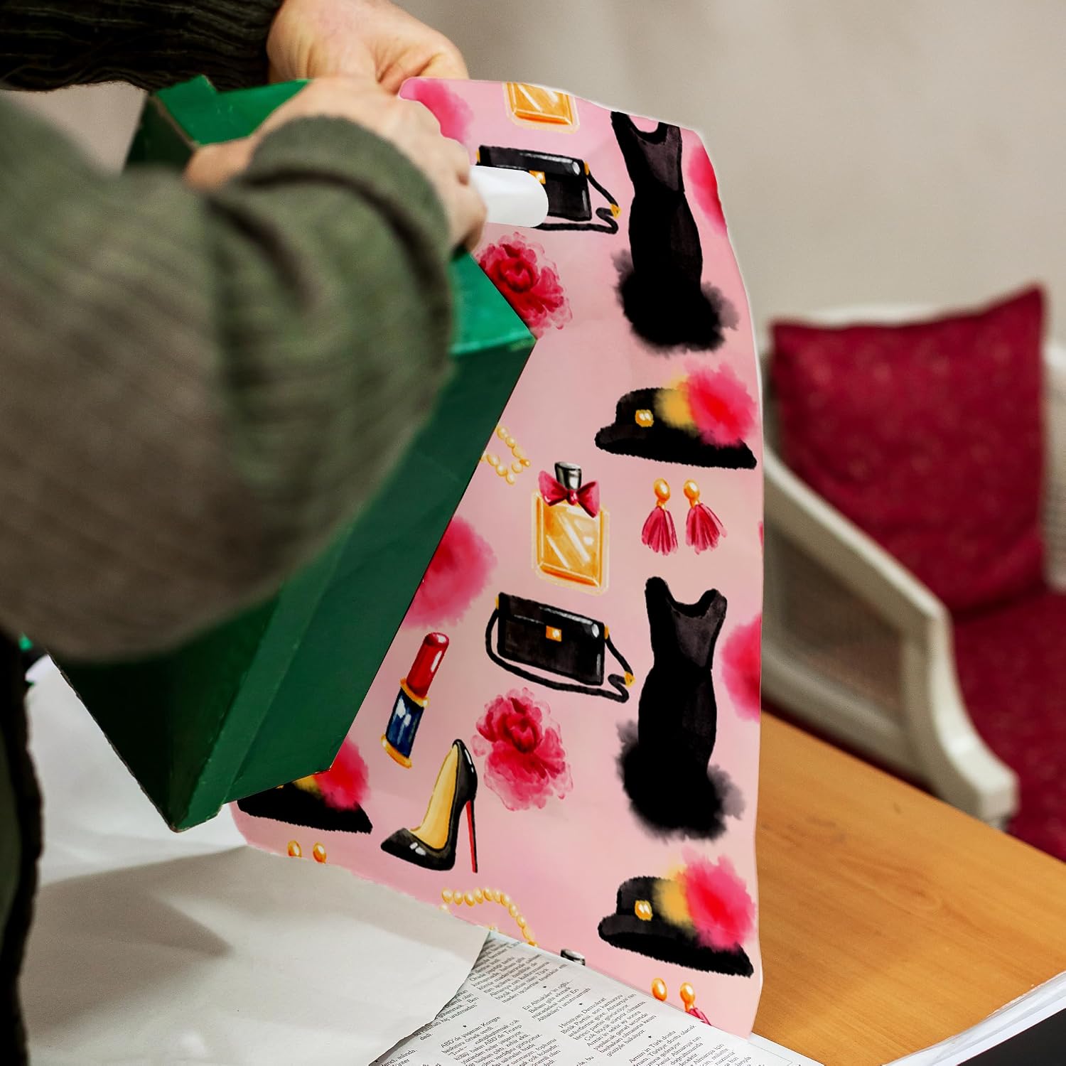 9x12 100 Count Fashion Makeup Boutique Designer Retail Merchandise Bags with Die Cut Handles Premium Printed Shopping