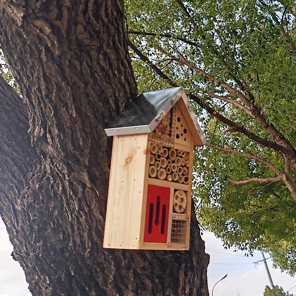Natural Wooden Hanging Bee House for Gardens Natural Wooden Butterfly Hotel for Bee, Butterfly, Ladybirds, Habitat