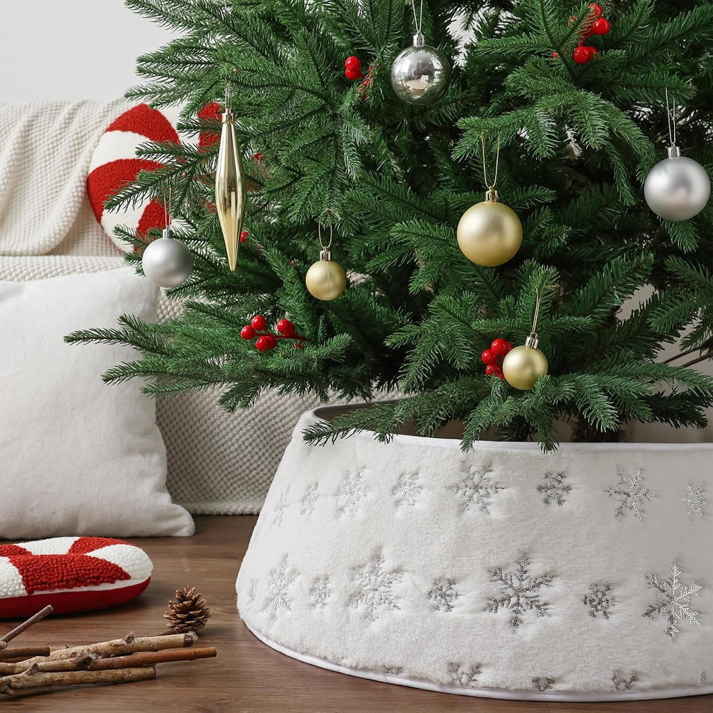 Faux Fur Christmas Tree Collar: Rustic White Luxury Plush Fur Christmas Tree Collars with Sliver Snowflake Sequins