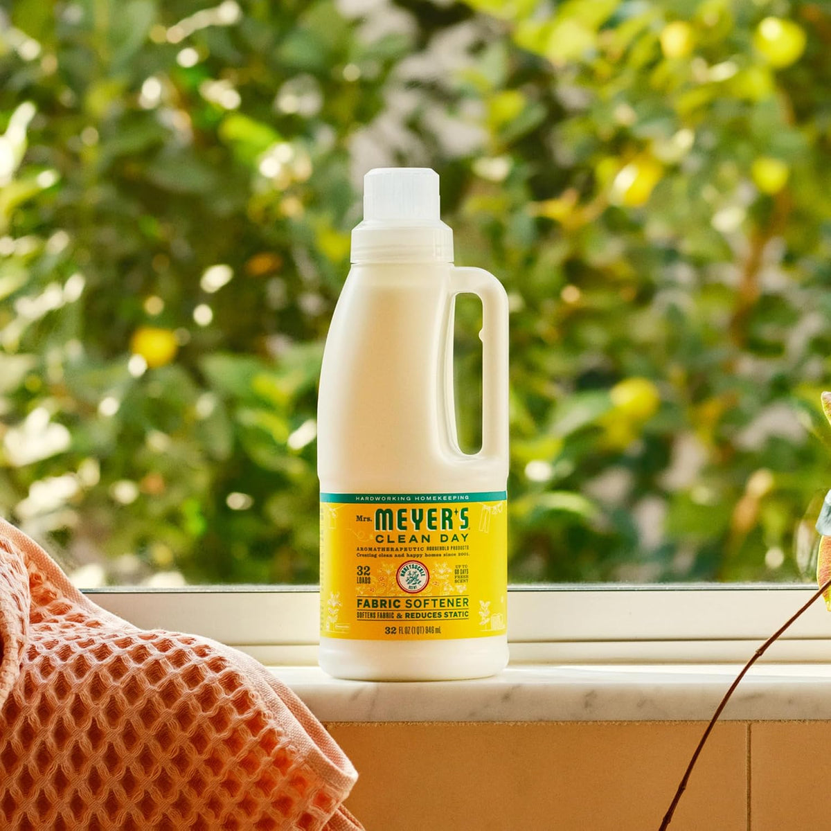CLEAN DAY Liquid Fabric Softener, Honeysuckle, 32 fl oz