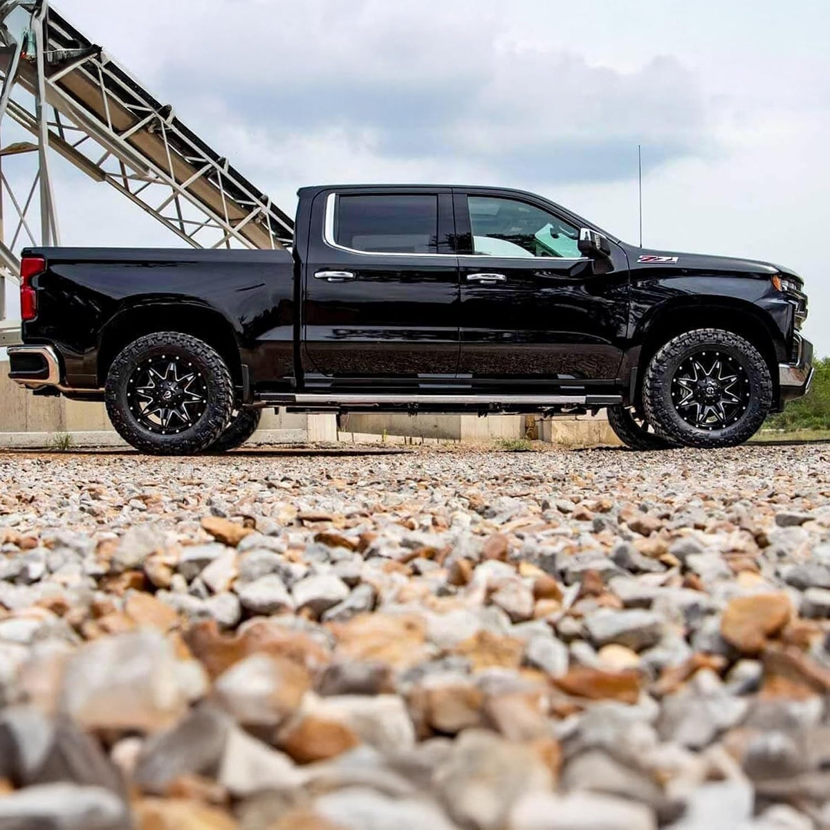 Rough Country 2" Leveling Kit with N3 Struts for Chevy Silverado & GMC Sierra 1500 (2019-2025) - Increase Ground Clearance, Front-to-Rear Leveling