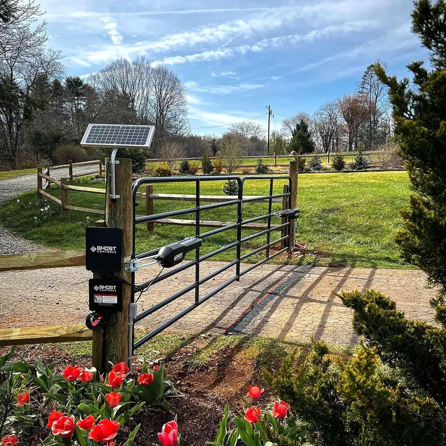 Solar Heavy-Duty Automatic Gate Opener Kit for Driveway Swing Gates with Long-Range Solar Gate Opener Remote - Model