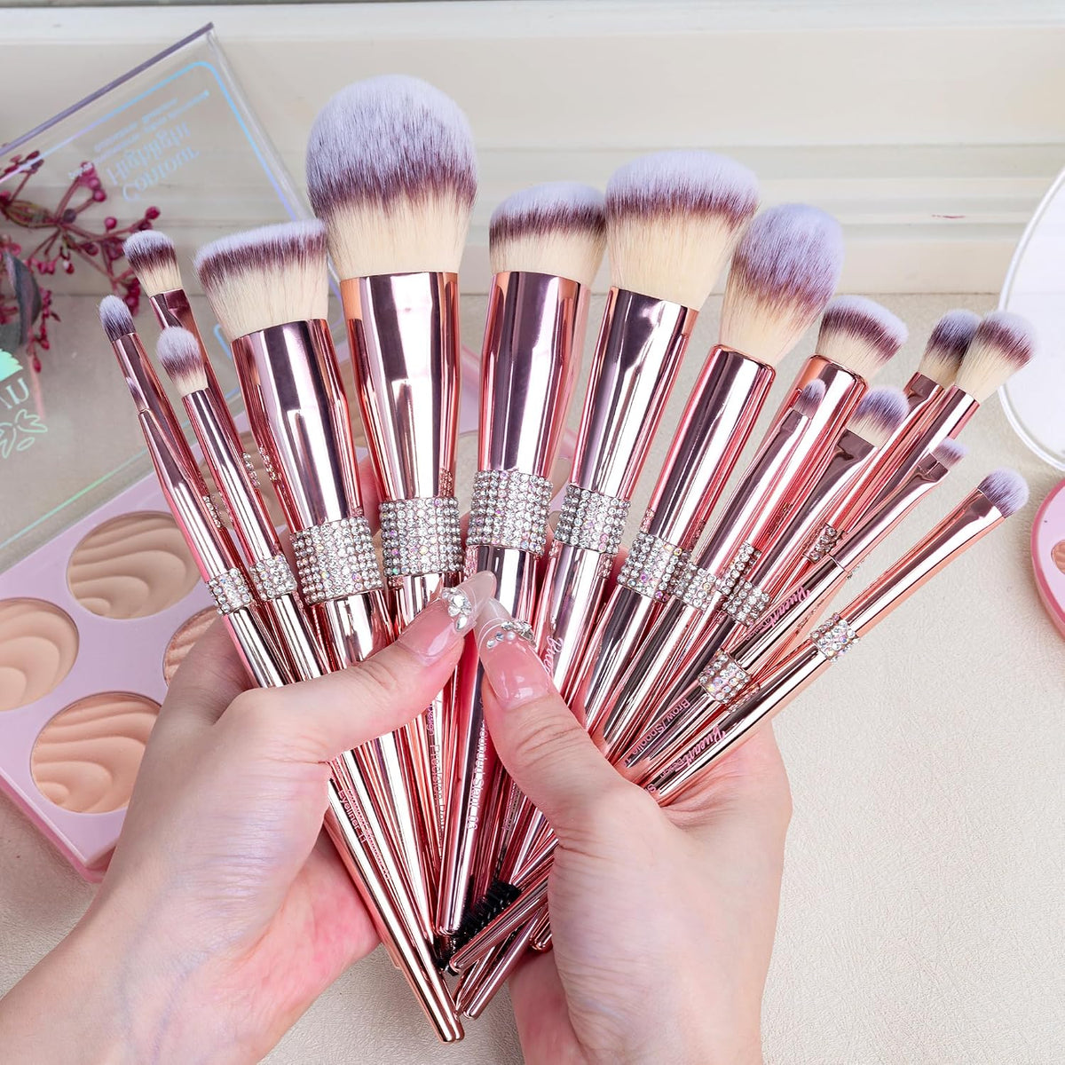 16Pcs Professional Makeup Brushes Set with Elegant Holder