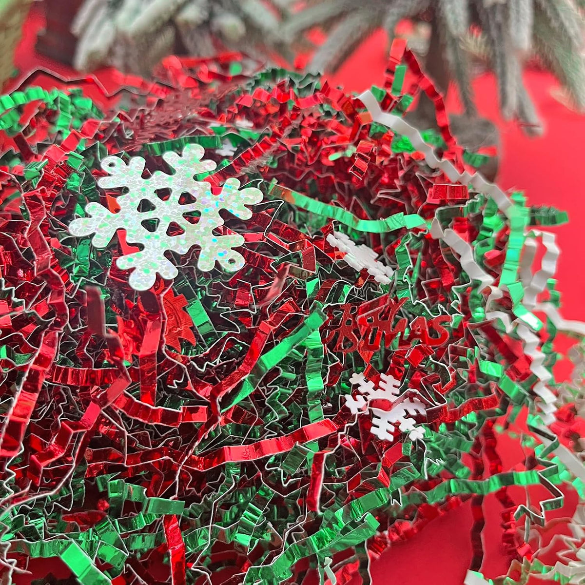 8.8oz Christmas Crinkle Cut Paper Shred