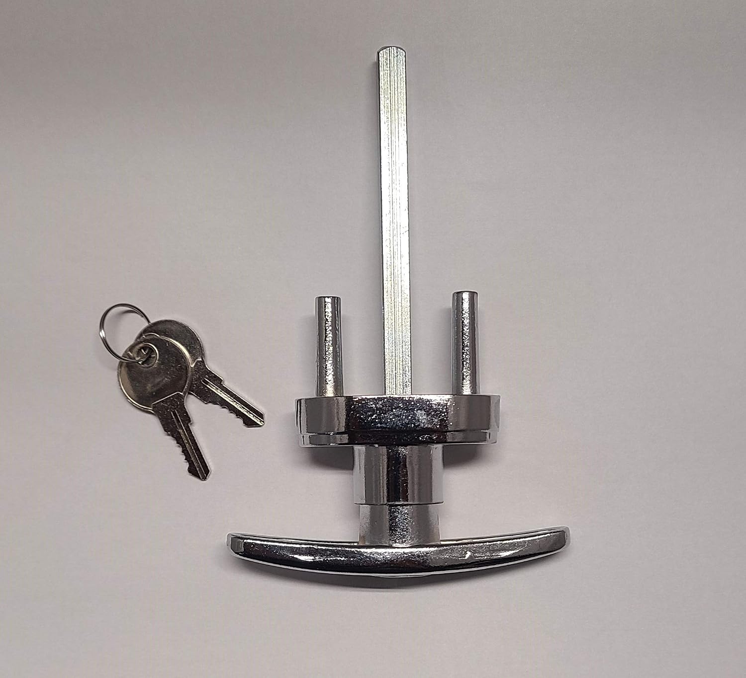 Universal Garage Door Lock Kit with Spring Latch and Keyed Handle