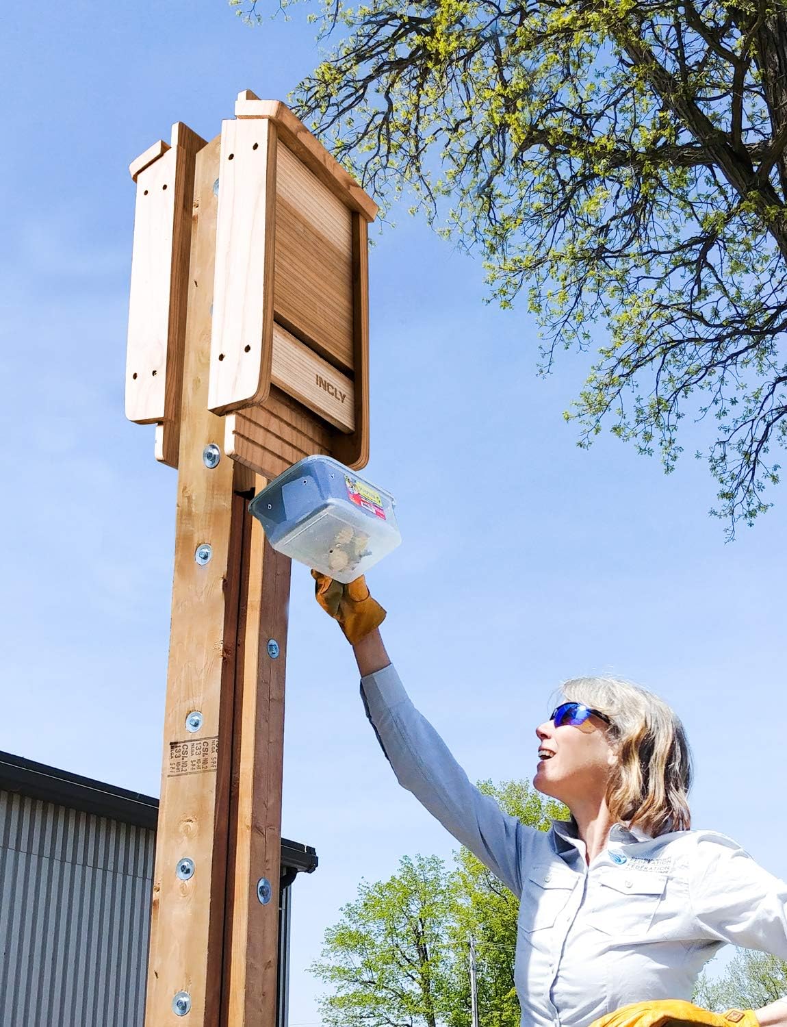 Small Bat House Kit for Outdoors 14.6"x6.7"x2.2" Shelter Box Roosting Single Chamber Natural Cedar Wood, Pre-Finished