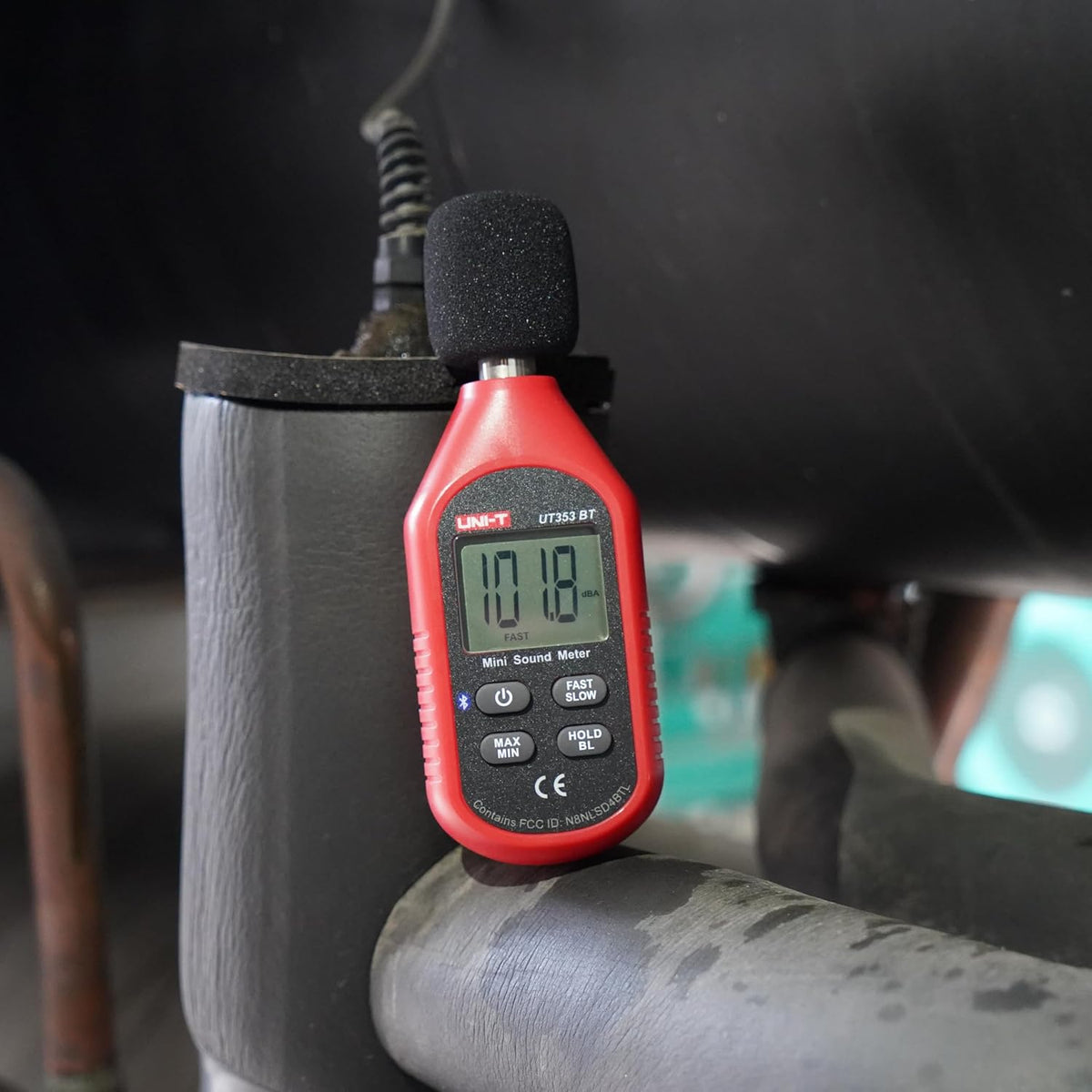 UNI-T UT353BT Decibel Meter, Sound Level Meter Range 30-130 dB Accuracy 1.5dB Noise Meter with Large LCD Screen Display, MAX/MIN, Data Hold, Use for Home, Noisy Neighbor, Factory