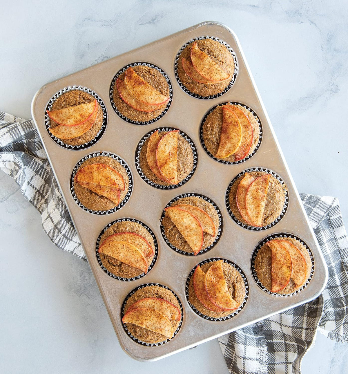 Natural Aluminum Commercial Muffin Pan with Lid, 12 Cup