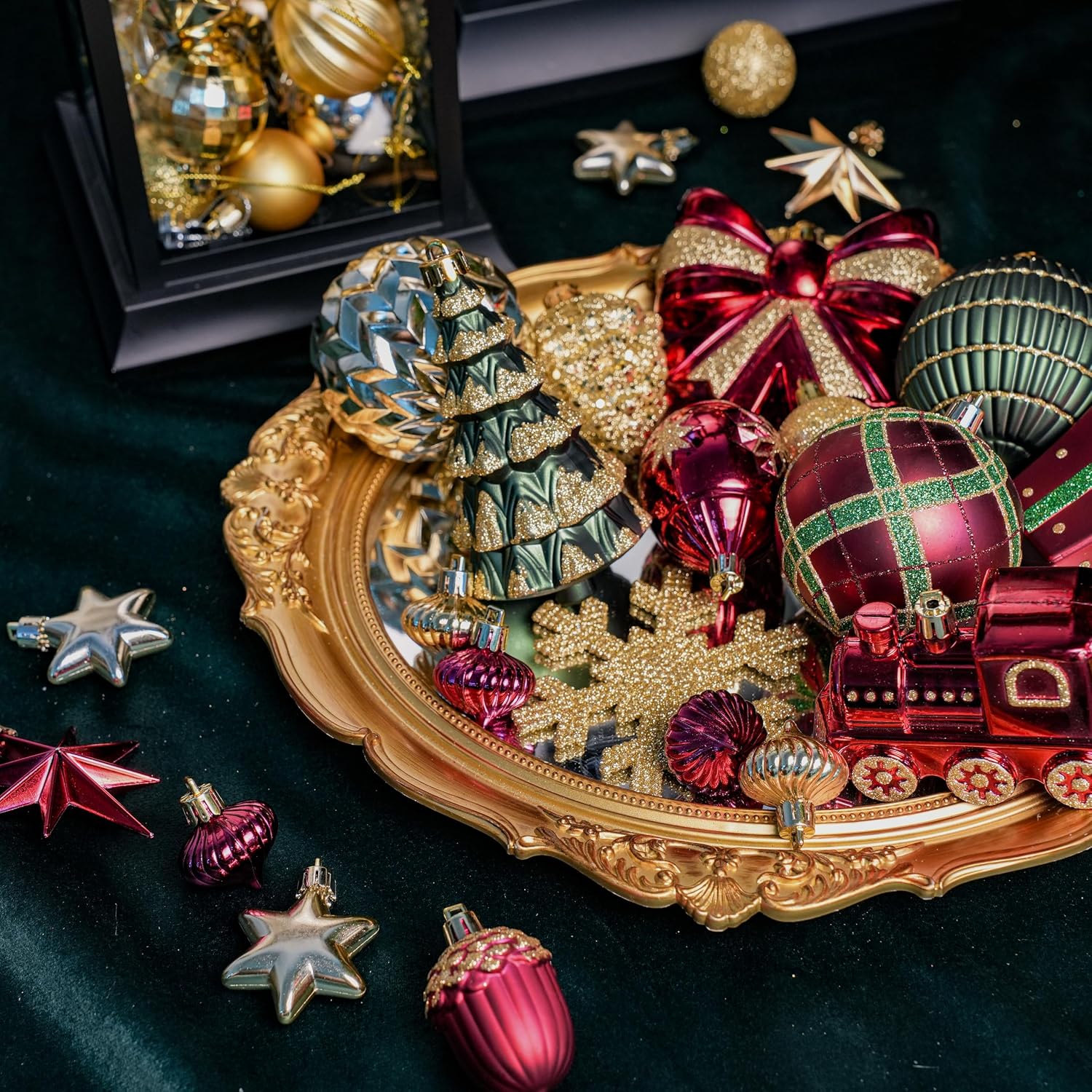 82pcs Classic Christmas Balls Ornaments Set, Red, Green and Gold | Delightful Gift Set, Shatterproof Plastic