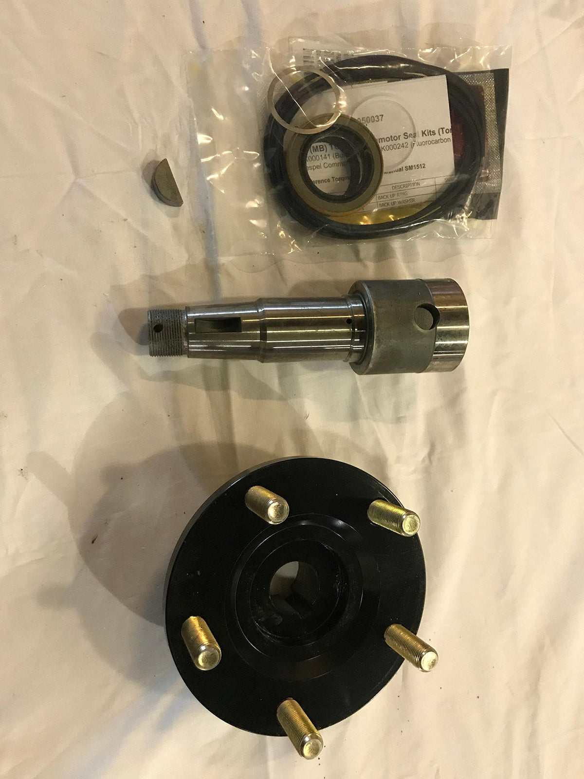Toro Dingo wheeled Dingo Hydraulic Motor Seal Kit, Shaft, Key and Hub (for SOME wheeled Dingos)