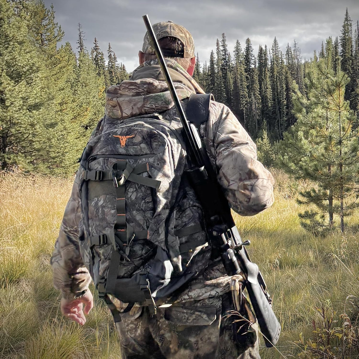 40L Camo Hunting Backpack for Bow Rifle Gun，Large Capacity Tactical Hunting Day Pack with Rain Cover for Hunting