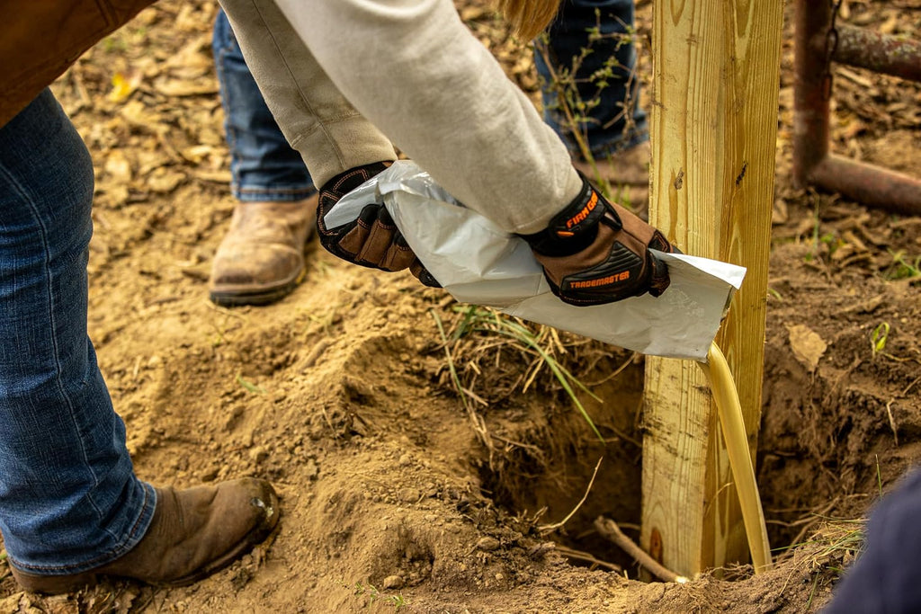 Post Anchor – Alternative to Concrete | No Water, Fast-Setting Anchor for Fence, Deck, Mailbox Posts | One Bag Kit