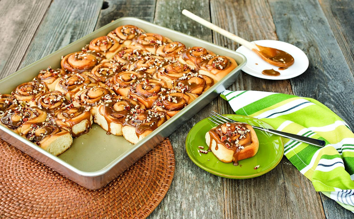 Naturals Aluminum NonStick High-Side Sheet Cake Pan