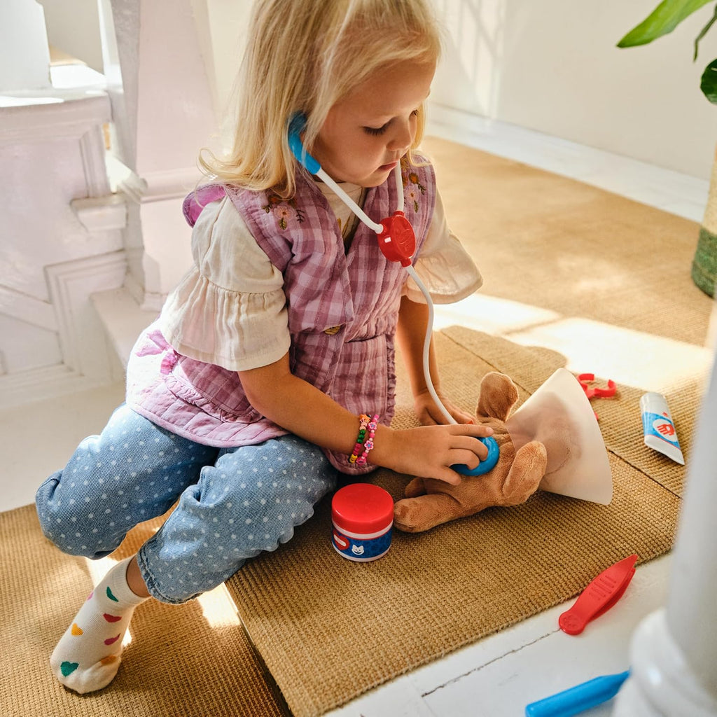 Melissa & Doug Examine and Treat Pet Vet Play Set, 24-Piece Animal Doctor Playset with Dog & Cat Plushies, Pet Doctor