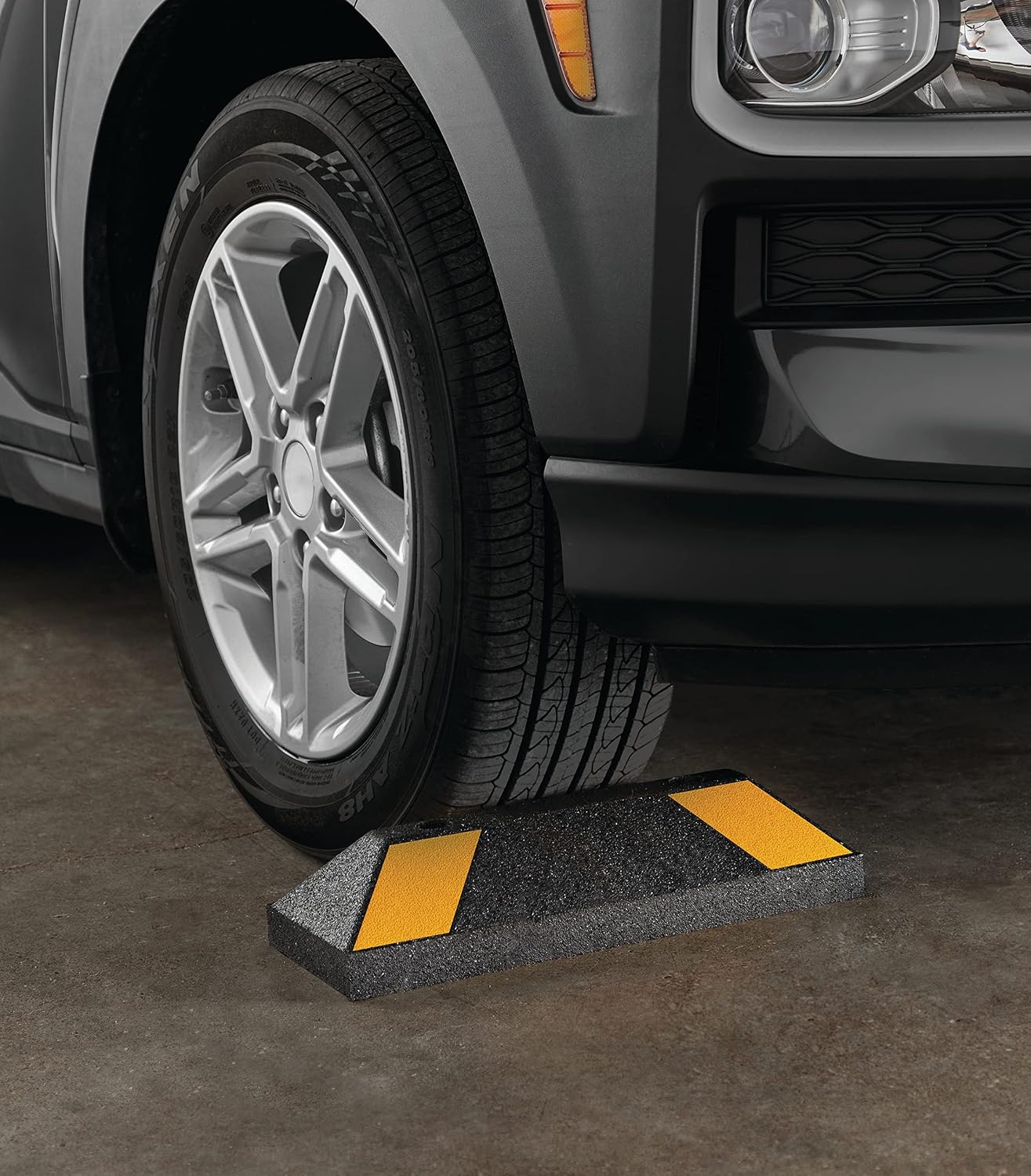 Heavy Duty Rubber Parking Stop Durable Easy to Install Reflective Parking Curb Garage Car Stopper for Indoor and