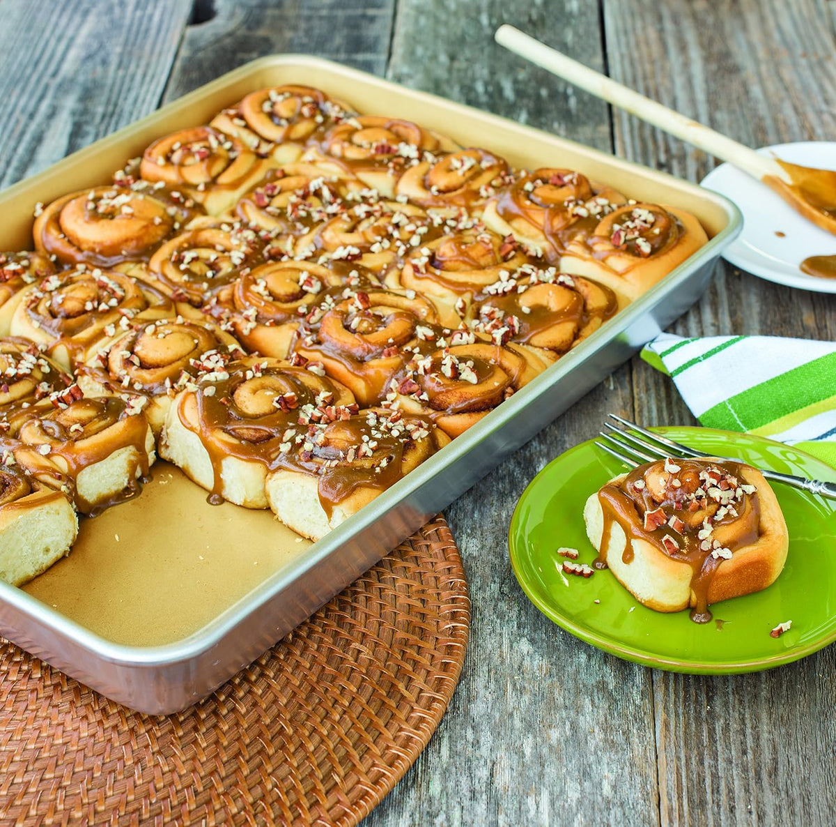 Naturals Aluminum NonStick High-Side Sheet Cake Pan