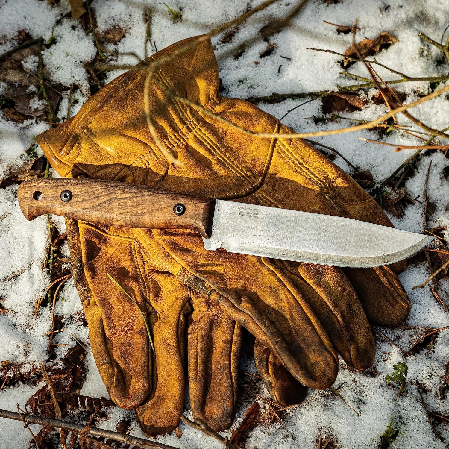 Adventurer - Bushcraft Knife - Fixed-Blade Carbon Steel Knife with Leather Sheath and Firestarter - Outdoor Full Tang
