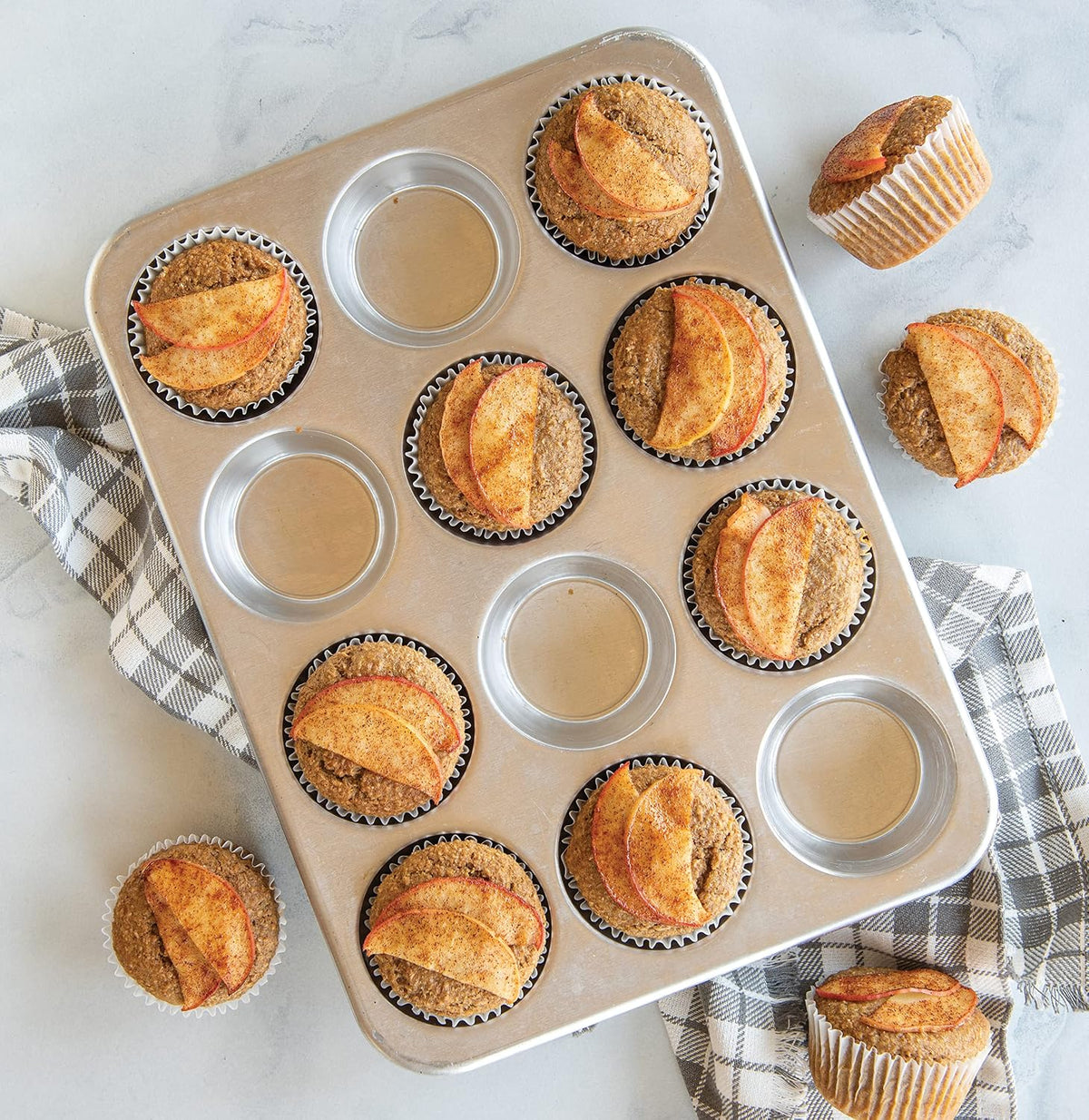 Natural Aluminum Commercial Muffin Pan with Lid, 12 Cup